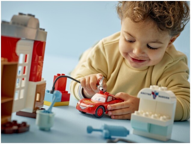 LEGOAR DUPLO Disney and Pixar Cars McQueen's Visit to Doc's Garage -3